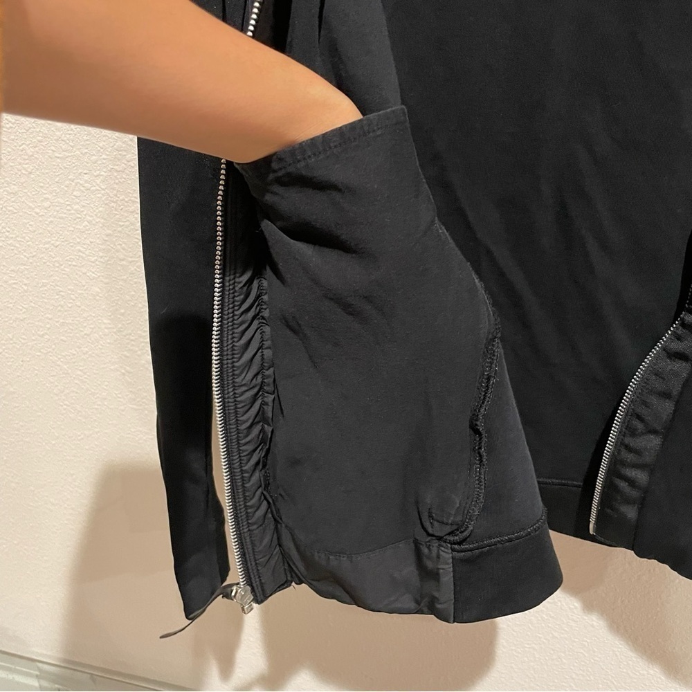 NIKE Air Max Athletic Trendy Everyday Black White Logo Moisture Wicking Jacket - Picture 8 of 8